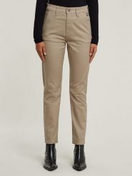 G-Star Spodnie chino w kolorze beżowym rozmiar: W28/L34. Brązowe spodnie materiałowe G-Star, bez wzorów, retro, z podwyższonym stanem. Za 179.22 zł.