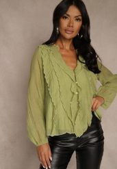 Zielona Koszulowa Bluzka z Dekoltem V i Falbankami Calomia. Zielone bluzki Renee, l, bez wzorów, z jeansu, biznesowe, bez kołnierzyka, bez ramiączek. Za 99.99 zł.