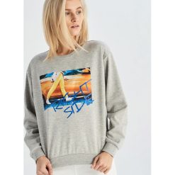 Bluza z fotograficznym nadrukiem - Jasny szar. Bluzy marki Sinsay. Za 39.99 zł.