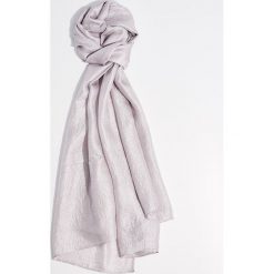 Szalik - Srebrny. Szaliki i kominy marki GEOLOGIC. W wyprzedaży za 19.99 zł.
