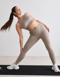 Damskie legginsy bezszwowe, prążkowane, wysoki stan, squat proof ciemna glina. Brązowe legginsy AIM'N, bez wzorów, z dzianiny, street. Za 254.00 zł.