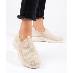 Beżowe tekstylne buty sportowe beżowy. Brązowe buty treningowe bez wzorów, bez zapięcia. Za 86.94 zł.