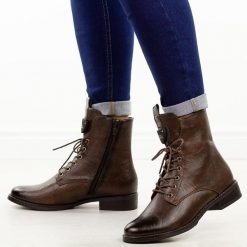 Brązowe botki damskie zimowe M.Daszyński Sa62-125. Brązowe botki M.Daszyński, bez wzorów, z jeansu, eleganckie, z okrągłym noskiem, bez obcasa, na płaskiej podeszwie, bez zapięcia. Za 219.00 zł.
