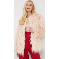 Twinset kurtka damska kolor różowy przejściowa. Czerwone kurtki Twinset, bez wzorów, z materiału, bez kaptura. Za 1,389.90 zł.