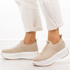 Beżowe sportowe buty damskie Filippo Dp7552/26. Brązowe buty sportowe lifestyle Filippo, na lato, bez wzorów, z dresówki, casualowe, bez zapięcia. Za 199.00 zł.