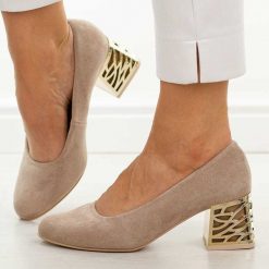 Beżowe zamsz Polskie czółenka damskie Suzana 594. Brązowe czółenka Suzana, na jesień, bez wzorów, z zamszu, eleganckie, z okrągłym noskiem, bez obcasa, na obcasie, bez zapięcia. Za 249.00 zł.