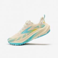 Buty do biegania w terenie damskie Brooks Ghost Trail. Zielone buty do biegania Brooks, bez wzorów, bez zapięcia, do biegania. Za 599.99 zł.