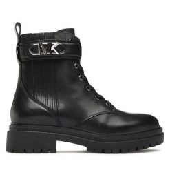 Botki MICHAEL Michael Kors. Czarne botki MICHAEL Michael Kors, bez wzorów, bez obcasa, na płaskiej podeszwie, bez zapięcia. Za 899.99 zł.