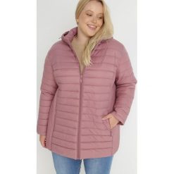 Ciemnoróżowa Kurtka Pikowana Aemene. Czerwone kurtki Born2be, na jesień, plus size, bez wzorów, z jeansu, bez kaptura. W wyprzedaży za 174.99 zł.