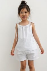 MINI spodenki BAWEŁNIANE w kolorze CLASSIC WHITE - WISSPER-128-134 (8-9). Białe szorty Marsala, bez wzorów, z bawełny, klasyczne. W wyprzedaży za 20.97 zł.