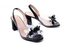 BRENDA ZARO 4303A czarne, sandały damskie. Czarne sandały Brenda Zaro, bez wzorów, z gumy, bez obcasa, na obcasie, bez zapięcia. Za 599.90 zł.