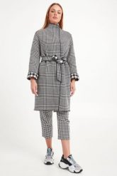 Płaszcz wełniany EMPORIO ARMANI. Płaszcze Emporio Armani, bez wzorów, z wełny, bez kaptura. W wyprzedaży za 1,779.60 zł.
