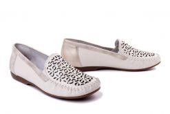 RIEKER L6350-60 beige, półbuty damskie. Brązowe półbuty wsuwane Rieker, na lato, w ażurowe wzory, bez obcasa. Za 299.90 zł.
