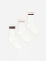 Skarpetki z bawełną 3 pack - brązowy. Brązowe skarpetki Reserved, bez wzorów, z bawełny. Za 49.99 zł.