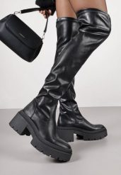 Czarne Wysokie Kozaki Vices z Dopasowaną Cholewką w Stylu Grunge Dillie. Czarne kozaki Born2be, bez wzorów, eleganckie, bez obcasa, na płaskiej podeszwie, bez zapięcia. Za 159.99 zł.