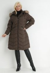 Brązowa Kurtka Pikowana z Futerkiem Izefia. Brązowe kurtki Born2be, plus size, z aplikacjami, z jeansu, eleganckie, bez kaptura. W wyprzedaży za 153.99 zł.
