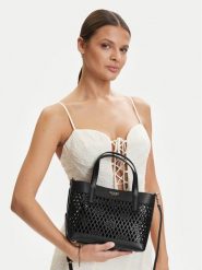 Guess Torebka Letty Mini HWPG99 11750 Czarny. Czarne torebki klasyczne Guess, z aplikacjami, ze skóry, bez dodatków. Za 589.99 zł.