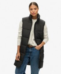 Damska długa kurtka bez rękawów z kapturem Superdry. Czarne kurtki Superdry, xs, z aplikacjami, z materiału, casualowe, z kapturem. Za 448.65 zł.