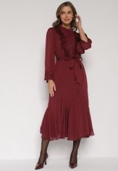 Bordowa Elegancka Sukienka z Bufiastymi Rękawami i Koronkowymi Falbankami Sewlina. Czerwone sukienki Born2be, do pracy, l, bez wzorów, z koronki, biznesowe, bez kołnierzyka, bez ramiączek, maxi. Za 159.99 zł.