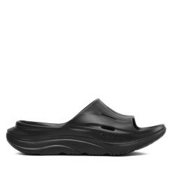Klapki Hoka. Czarne klapki HOKA, bez wzorów, sportowe, bez obcasa, bez zapięcia. Za 299.99 zł.