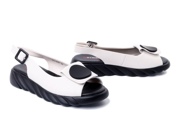 ARTIKER RELAKS 52C1639 beżowy, sandały damskie. Brązowe sandały Artiker Relaks, bez wzorów, z gumy, bez obcasa, na koturnie, bez zapięcia. Za 249.90 zł.