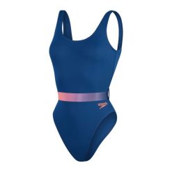 Strój kąpielowy damski Speedo Belted Deep. Czerwone stroje jednoczęściowe Speedo, bez wzorów, z lycry, sportowe. Za 129.99 zł.
