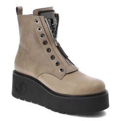 Beżowe Botki Armodo Damskie Modne Obuwie. Brązowe botki Armodo, z aplikacjami, ze skóry, bez obcasa, na obcasie, bez zapięcia. Za 449.00 zł.