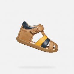 Sandały GEOX B SANDAL MACCHIA Brązowy. Brązowe sandały Geox, bez wzorów, ze skóry, bez obcasa, bez zapięcia. Za 219.99 zł.