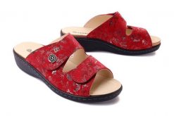 DR. BRINKMANN 700412-04 rot, klapki damskie. Czerwone klapki Dr. Brinkmann, bez wzorów, ze skóry, bez obcasa, bez zapięcia. Za 339.90 zł.