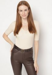 Beżowa Prążkowana Bluzka z Dekoltem w Serek Unenisa. Brązowe bluzki Born2be, l, bez wzorów, z jeansu, bez kołnierzyka, bez ramiączek. Za 49.99 zł.