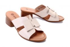 RIEKER REMONTE R8759-60 beige, klapki damskie. Brązowe klapki Rieker Remonte, bez wzorów, ze skóry, bez obcasa, na obcasie, bez zapięcia. Za 339.90 zł.