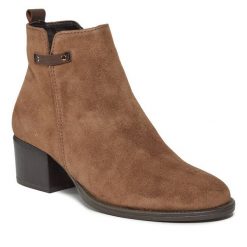 Botki Tamaris. Brązowe botki Tamaris, bez wzorów, bez obcasa, na słupku, bez zapięcia. Za 269.99 zł.