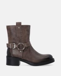 BRĄZOWE BOTKI Z TŁOCZONEJ SKÓRY L013LEBROBB051. Brązowe botki Venezia, bez wzorów, ze skóry, bez obcasa, bez zapięcia. Za 319.00 zł.