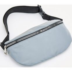 Odblaskowa saszetka typu nerka - Srebrny. Nerki i saszetki marki DOMYOS. W wyprzedaży za 29.99 zł.