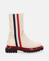BEŻOWE BOTKI Z KOLOROWĄ NASZYWKĄ 3215 BEIGE. Brązowe botki Venezia, z aplikacjami, ze skóry, bez obcasa, bez zapięcia. Za 229.00 zł.
