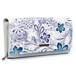 Portfel damski 4U Cavaldi PN20-FL-BL-PURPLE kwiaty. Fioletowe portfele 4U Cavaldi, bez wzorów, z lakierowanej skóry. Za 69.99 zł.