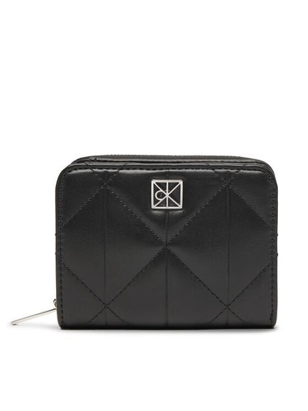 Calvin Klein Portfel Quilted Flap Zip Around LV04F1124G Czarny. Czarne portfele Calvin Klein, bez wzorów, ze skóry. Za 329.99 zł.