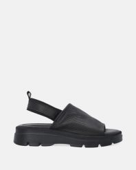 SANDAŁY DAMSKIE W KOLORZE CZARNYM 2725 101 BLACK. Czarne sandały Venezia, bez wzorów, ze skóry, bez obcasa, bez zapięcia. Za 239.00 zł.