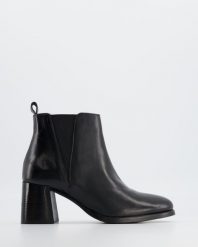 BOTKI NA OBCASIE DAISY2001 BLACK. Czarne botki Venezia, bez wzorów, ze skóry, bez obcasa, na obcasie, bez zapięcia. Za 199.00 zł.