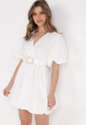 Biała Sukienka z Paskiem Moniphae. Białe sukienki Born2be, l, bez wzorów, bez kołnierzyka, bez ramiączek, mini, kopertowe. Za 269.99 zł.