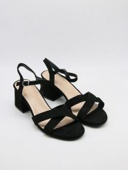 Bellucci Sandały w kolorze czarnym na obcasie rozmiar: 40. Czarne sandały Bellucci, bez wzorów, z otwartym noskiem, bez obcasa, na koturnie, bez zapięcia. Za 86.99 zł.