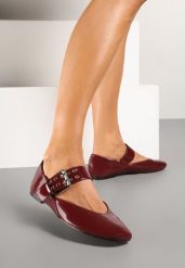 Bordowe Balerinki Lakierowane z Ozdobną Dużą Klamrą i Paskiem Grelita. Czerwone baleriny Born2be, bez wzorów, z lakierowanej skóry, eleganckie, bez obcasa, bez zapięcia. Za 59.99 zł.