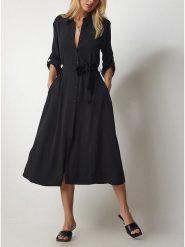 Milan Kiss Sukienka w kolorze czarnym rozmiar: XL. Czarne sukienki Milan Kiss, na co dzień, xl, bez wzorów, z tkaniny, bez kołnierzyka, bez ramiączek, midi, proste. Za 174.43 zł.