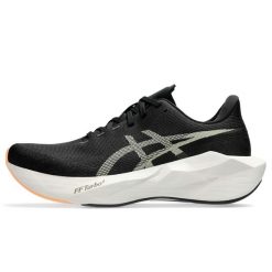 Buty Do Biegania Asics Novablast 6 Dorosłych. Czarne buty do biegania ASICS, bez wzorów, z gumy, bez zapięcia, do biegania. Za 639.00 zł.