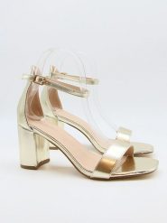 Bellucci Sandały w kolorze złotym na obcasie rozmiar: 41. Żółte sandały Bellucci, bez wzorów, z otwartym noskiem, bez obcasa, na koturnie, bez zapięcia. Za 100.99 zł.