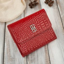 Skórzany portfel damski mały czerwony z tłoczeniem typu croco Paolo Peruzzi AL-03-RD. Czerwone portfele bez wzorów, ze skóry. Za 79.00 zł.