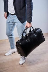 Torba Podróżna na Ramię Brødrene R10 Czarny. Czarne torby podróżne bez wzorów, ze skóry, na ramię. Za 649.00 zł.