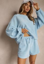 Niebieski Basicowy Komplet Szorty i Bluza Novirissa. Niebieskie bluzy Renee, na lato, bez wzorów, z materiału, bez kaptura. W wyprzedaży za 143.99 zł.