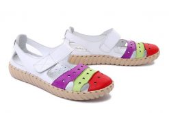 ARTIKER RELAKS 50C0756 white, sandały damskie. Białe sandały Artiker Relaks, w ażurowe wzory, ze skóry, bez obcasa, bez zapięcia. Za 199.90 zł.