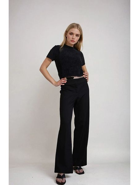 Monki Spodnie w kolorze czarnym rozmiar: 34. Czarne spodnie materiałowe Monki, bez wzorów, z materiału. Za 43.99 zł.